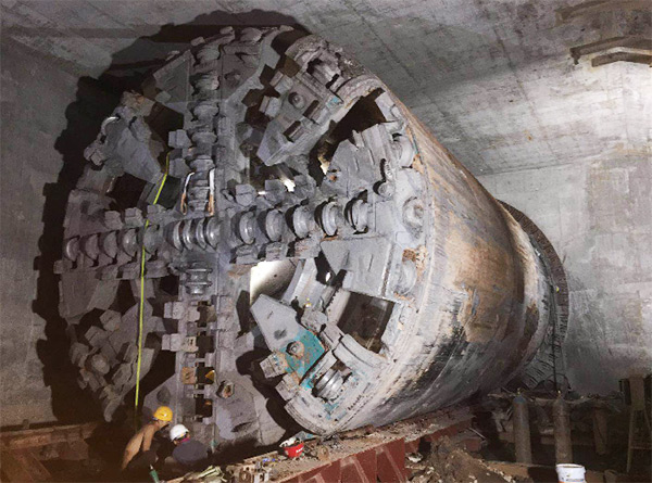 中铁122cc太阳成1号盾构机首个盾构区间顺遂意会