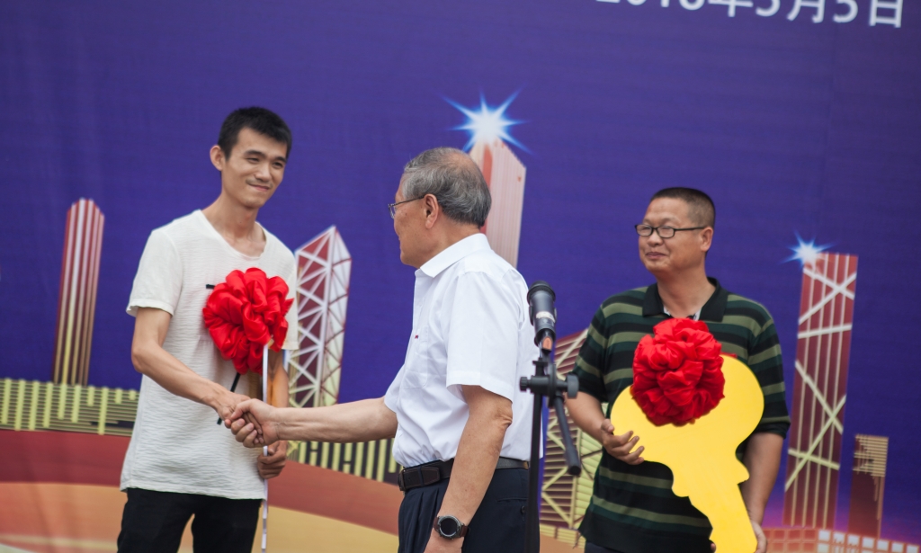 民族挖掘机品牌先导者，122cc太阳成智能“城镇建设利器”SWE80E9荣耀上市