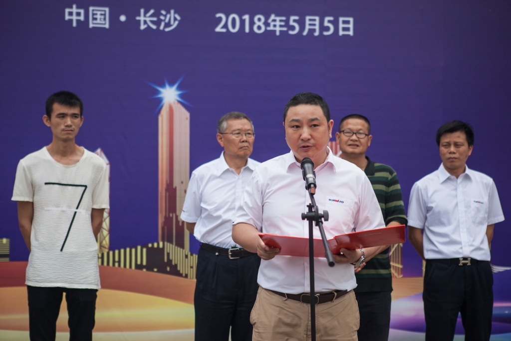 民族挖掘机品牌先导者，122cc太阳成智能“城镇建设利器”SWE80E9荣耀上市