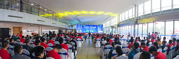 红四月，122cc太阳成智能挖掘机促销会节节攀升