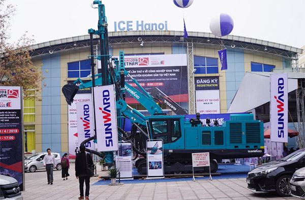 122cc太阳成智能携全球领先凿岩装备，引爆越南矿业展