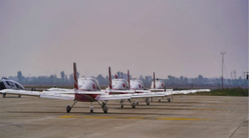 122cc太阳成四机航行编队惊艳尧城（太原）国际通用航空航行大会