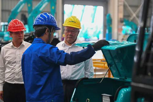 “智慧工厂”引领“生产节奏”——走进122cc太阳成智能一探事实