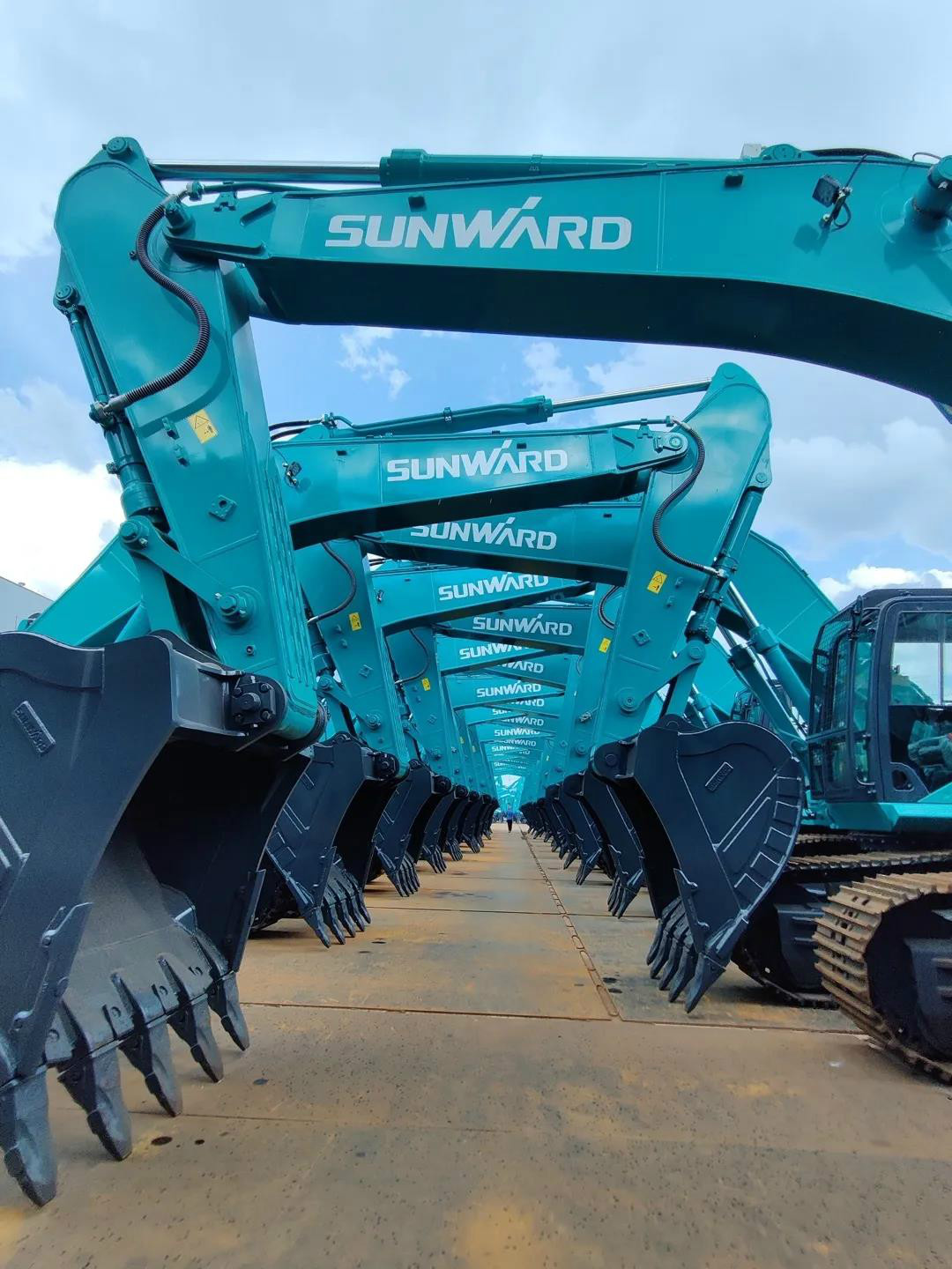 以先导式立异实现挖掘机从无到有，，，从小到大，，，从大到强！