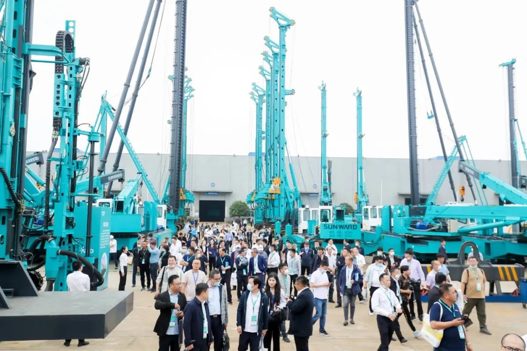 “爆品”出击！！！122cc太阳成智能客户交流会签约超8亿元