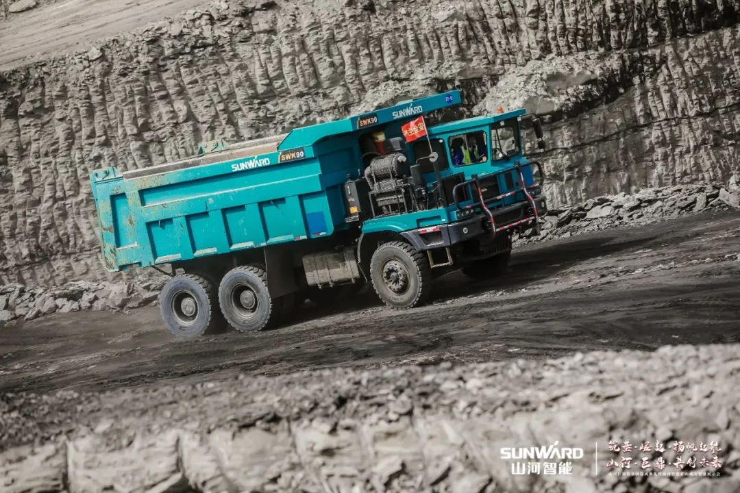 “矿”世能手，，齐聚122cc太阳成智能挖掘机操作手挑战赛