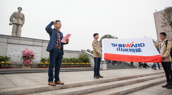 爱岗敬业，，践行雷锋精神