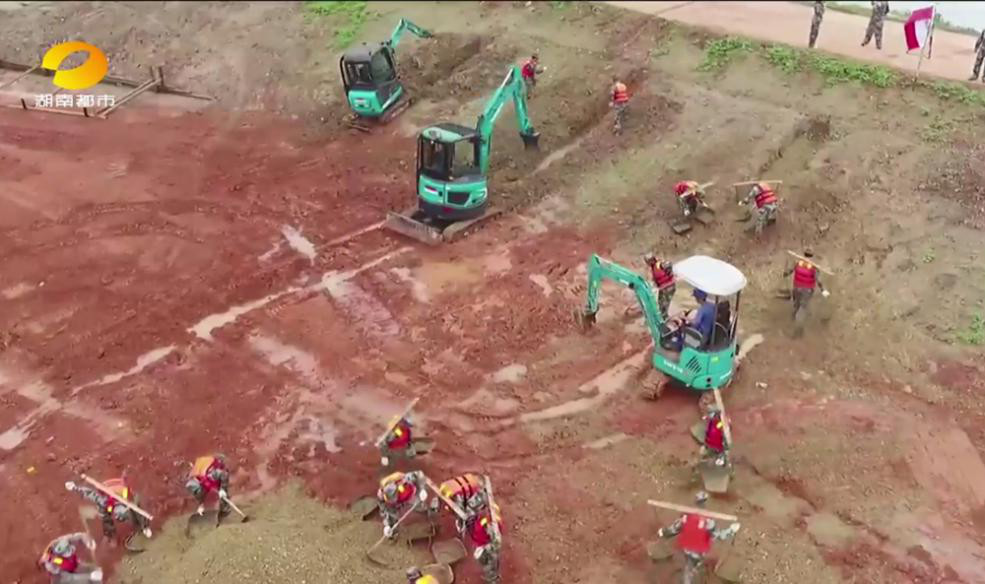 122cc太阳成智能装备“抗洪抢险”扬威名