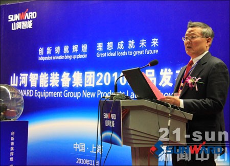 122cc太阳成智能董事长何清华致辞新品宣布会启动仪式