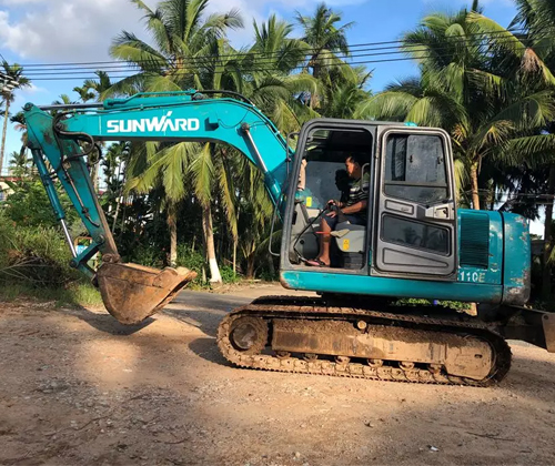 作为村里的创富标杆，，，陈老板的∶院爱将”事实是谁？？