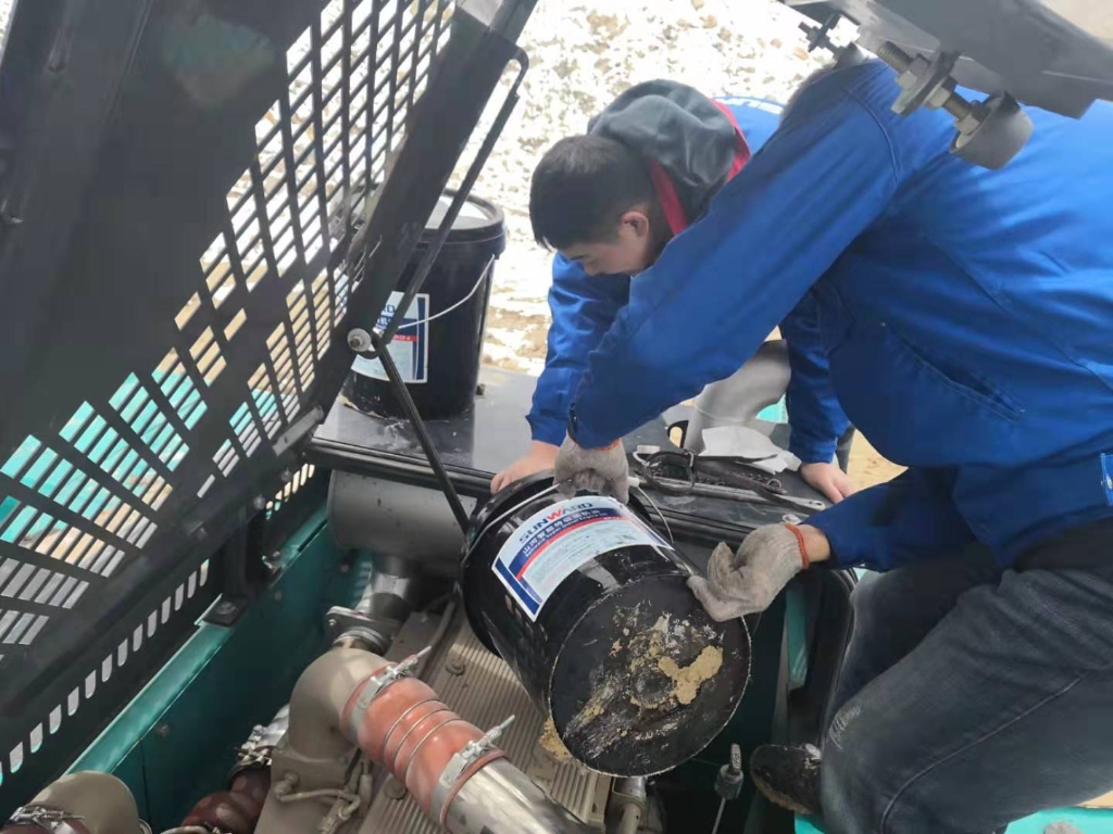 122cc太阳成智能470挖机乐成挑战天下屋脊