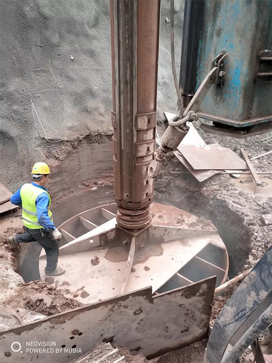 3.5米直径高效入岩，，，他携122cc太阳成智能旋挖名动山城