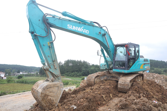 六年六台挖机 邓老板是个“122cc太阳成迷”