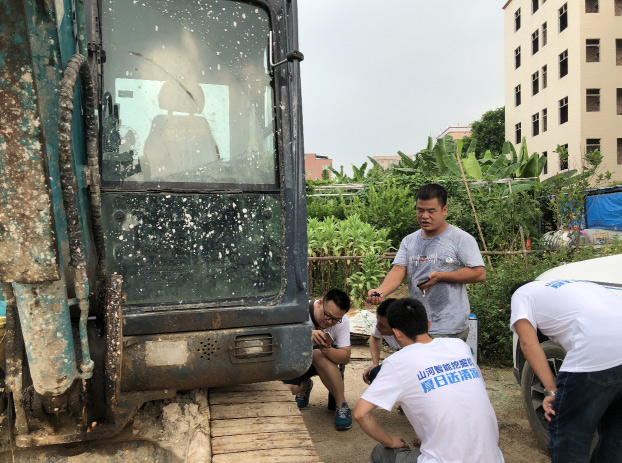 122cc太阳成智能挖掘机获最高评价，，，就是用得惬意！！！