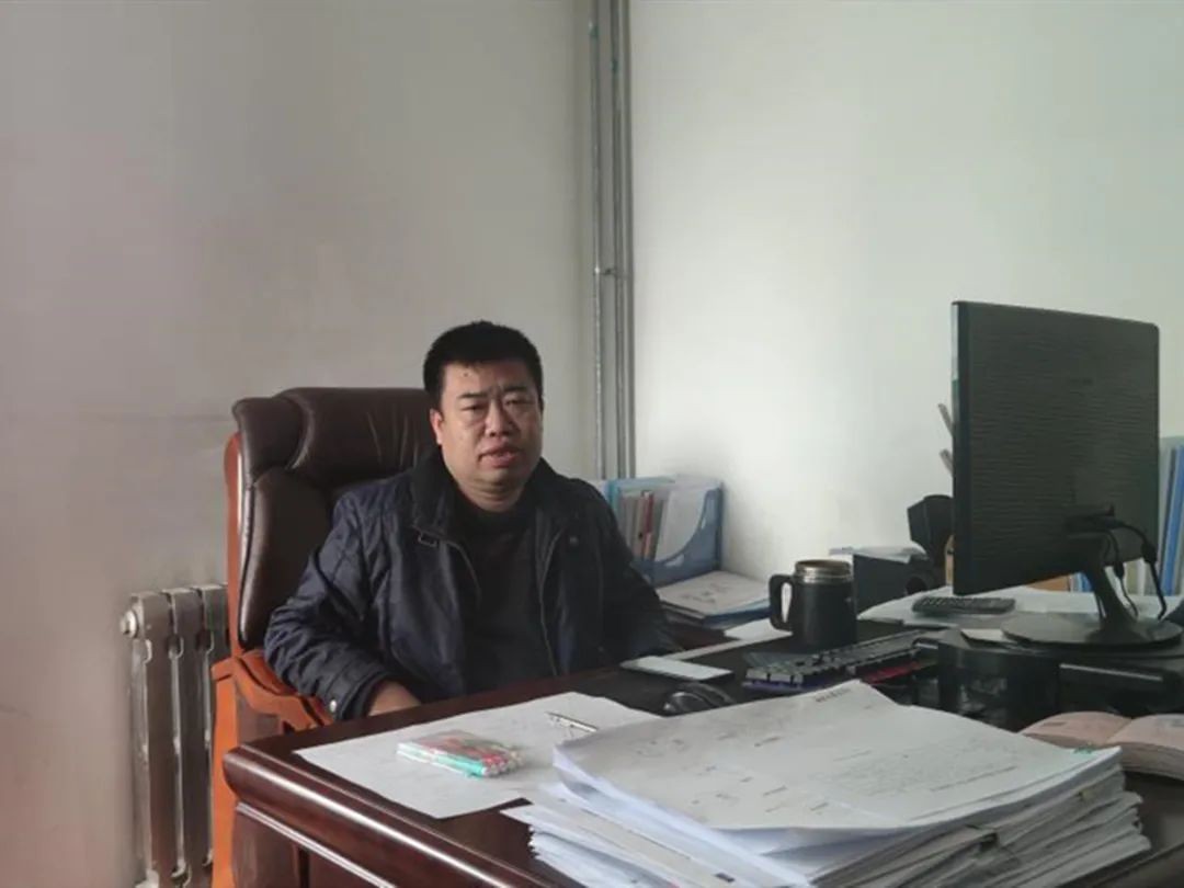 金戈铁马工程路 风雨无阻选122cc太阳成