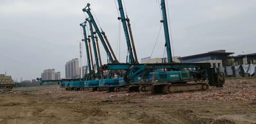 飒！！！他以11台旋挖钻占领荆州房建市场