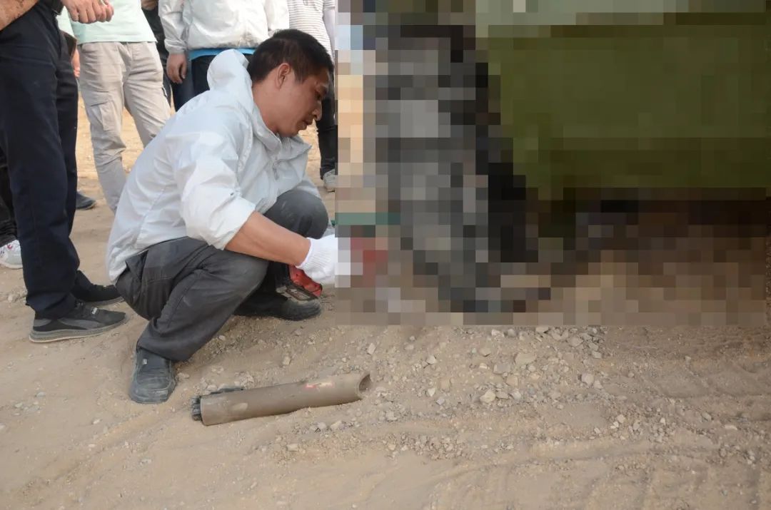 致敬！！！战斗在风沙中的特种装备团队