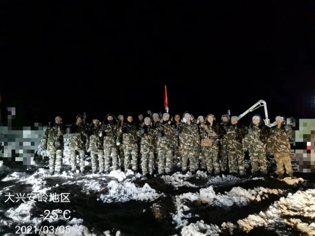 致敬！！！战斗在风沙中的特种装备团队