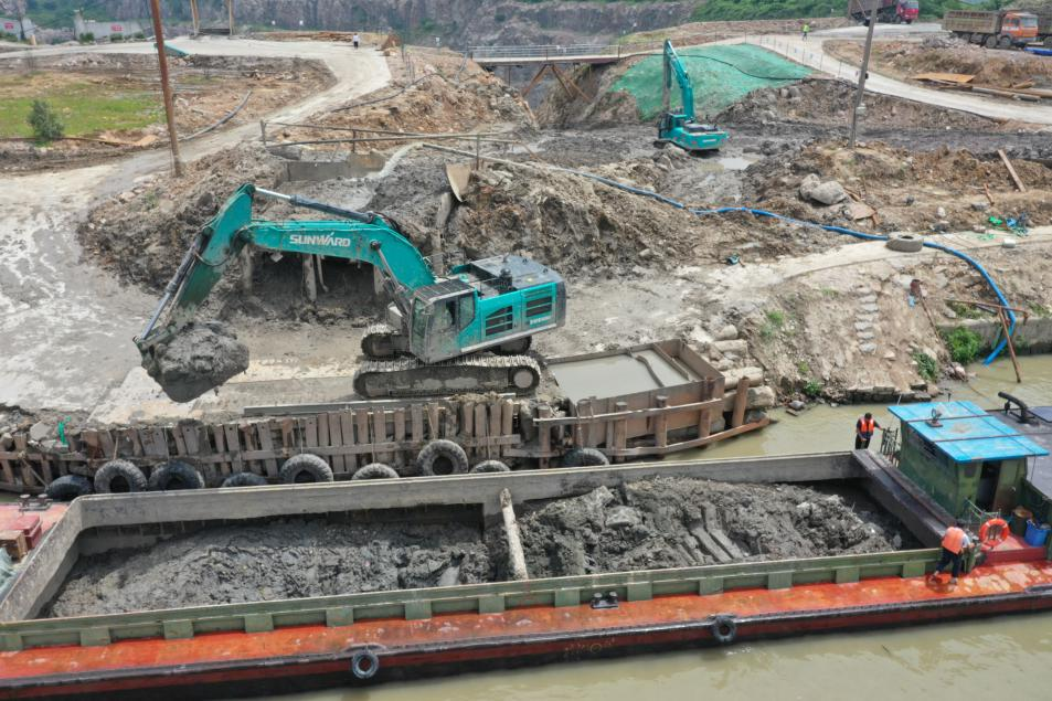 初心源地，，，122cc太阳成智能挖掘机实力大显 | 百年风华筑漂亮122cc太阳成（1）