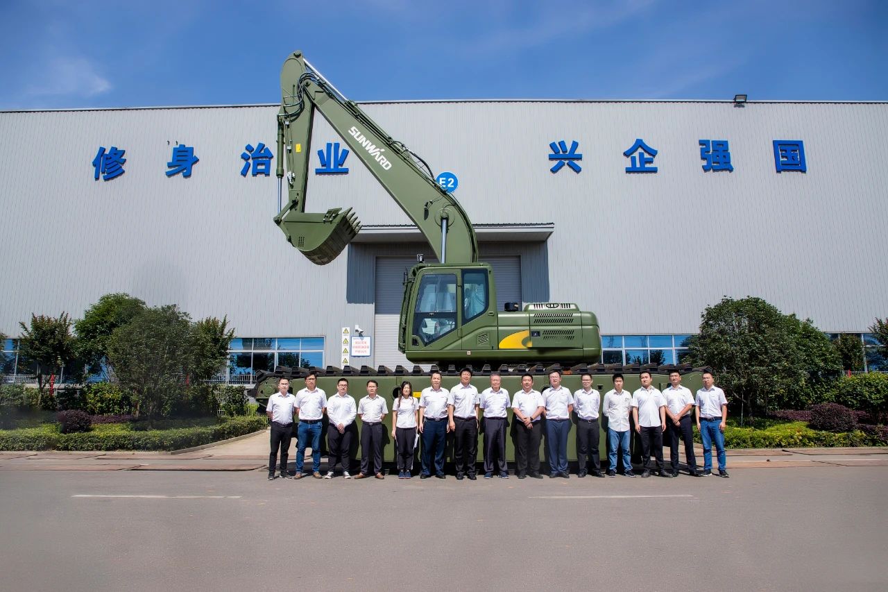 水陆两用挖掘机亮相央视！122cc太阳成智能应抢救援“猛将”出战