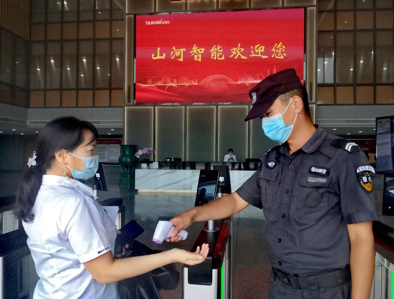 严酷防控！！122cc太阳成智能牢筑防疫“长城”