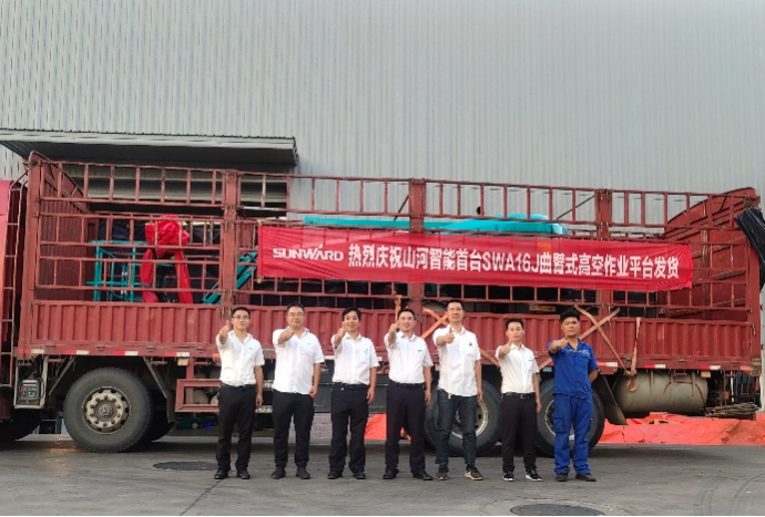 匠心打造！！！122cc太阳成智能曲臂式高空作业平台正式投放市场