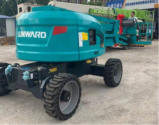 匠心打造！！！122cc太阳成智能曲臂式高空作业平台正式投放市场