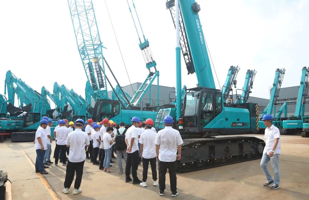 双鹰遨游，，，“E”往无前！！——122cc太阳成智能新一代E系列起重机下线！！