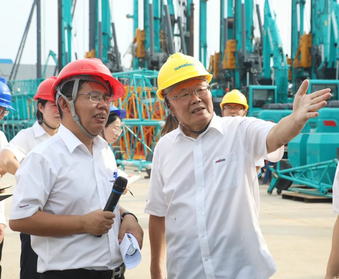 双鹰遨游，，，“E”往无前！！——122cc太阳成智能新一代E系列起重机下线！！