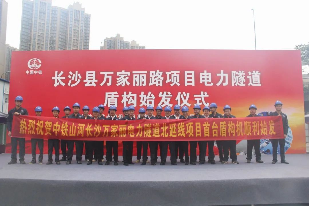 掘进1978米，，中铁122cc太阳成首条盾构法施工隧道顺遂意会