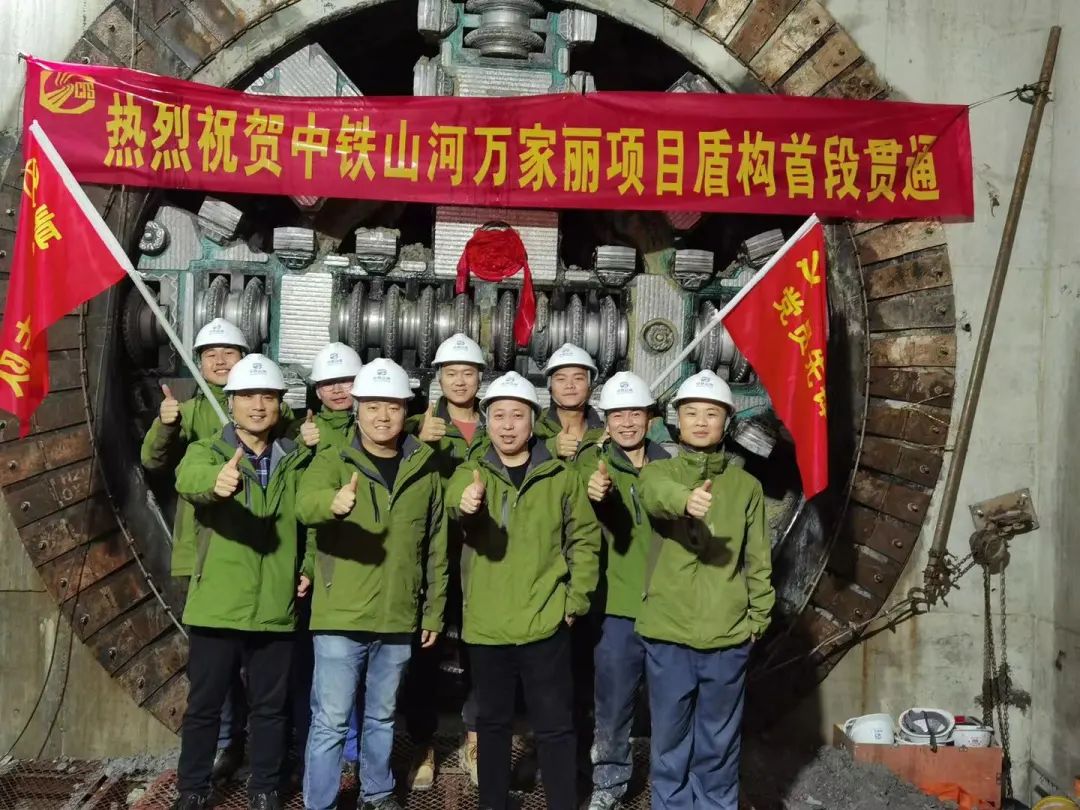 掘进1978米，，中铁122cc太阳成首条盾构法施工隧道顺遂意会
