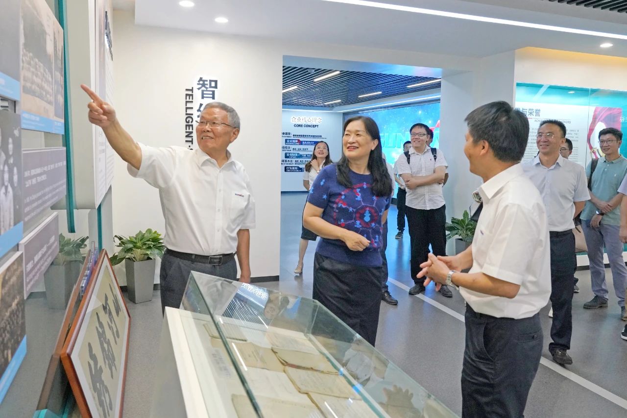 为立异创业精神点赞！！！中国工程院院士陈晓红一行到访122cc太阳成智能