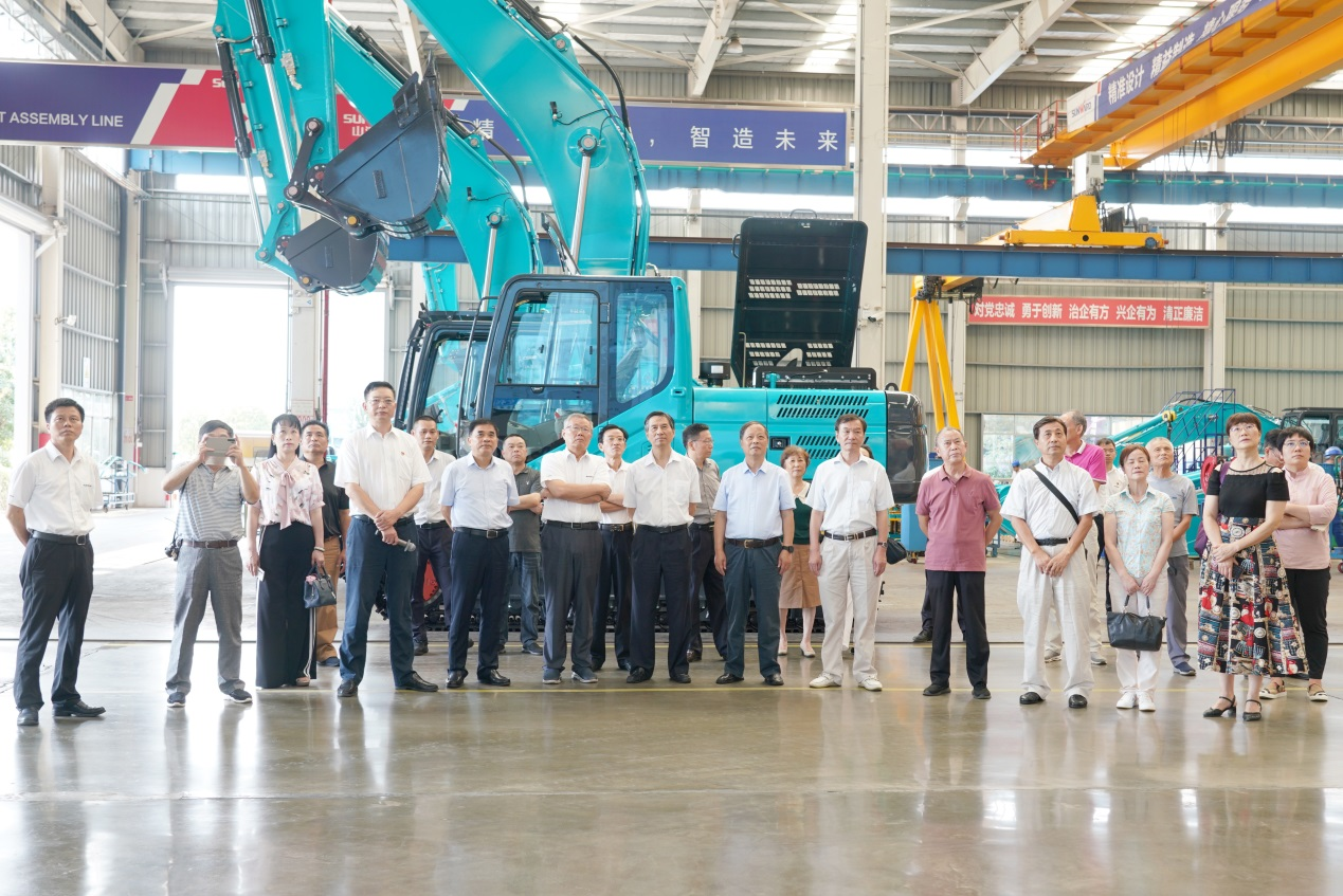 湖南省老科学手艺事情者一行到访122cc太阳成智能