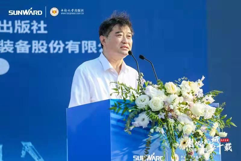 《何清华潜心机械五十年》新书宣布，背后尚有这些故事