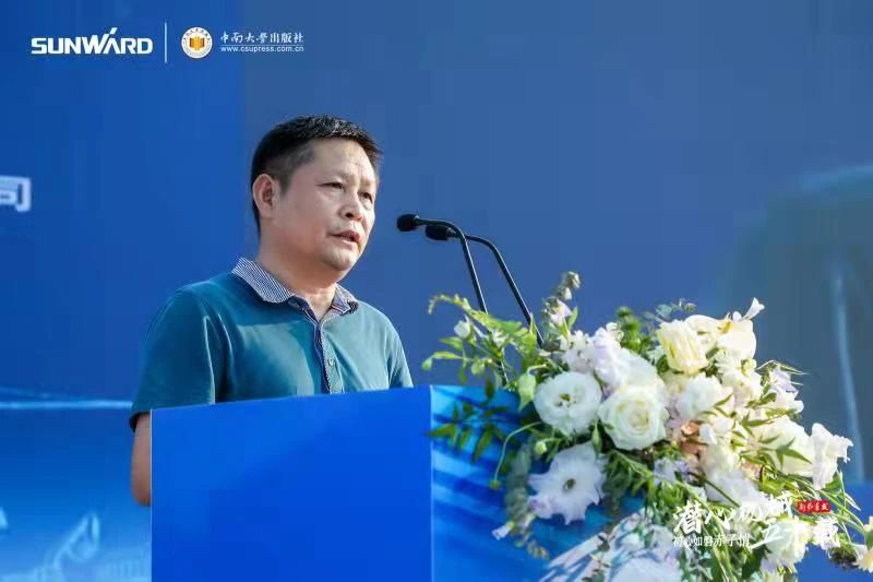 《何清华潜心机械五十年》新书宣布，背后尚有这些故事