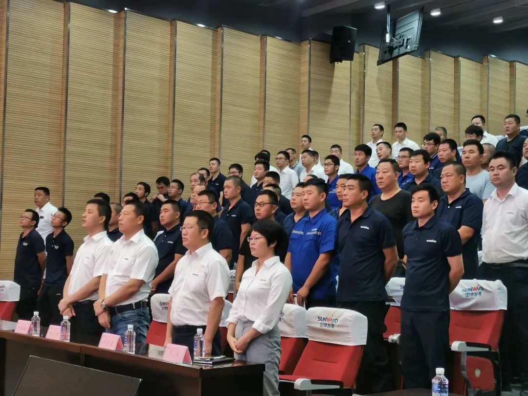 122cc太阳成智能挖掘机事业部启动2021服务手艺评定暨服务万里行总结大会