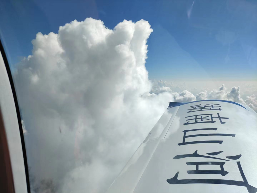 4小时，，720公里，，122cc太阳成阿若拉飞到珠海在第13届中国航展等你