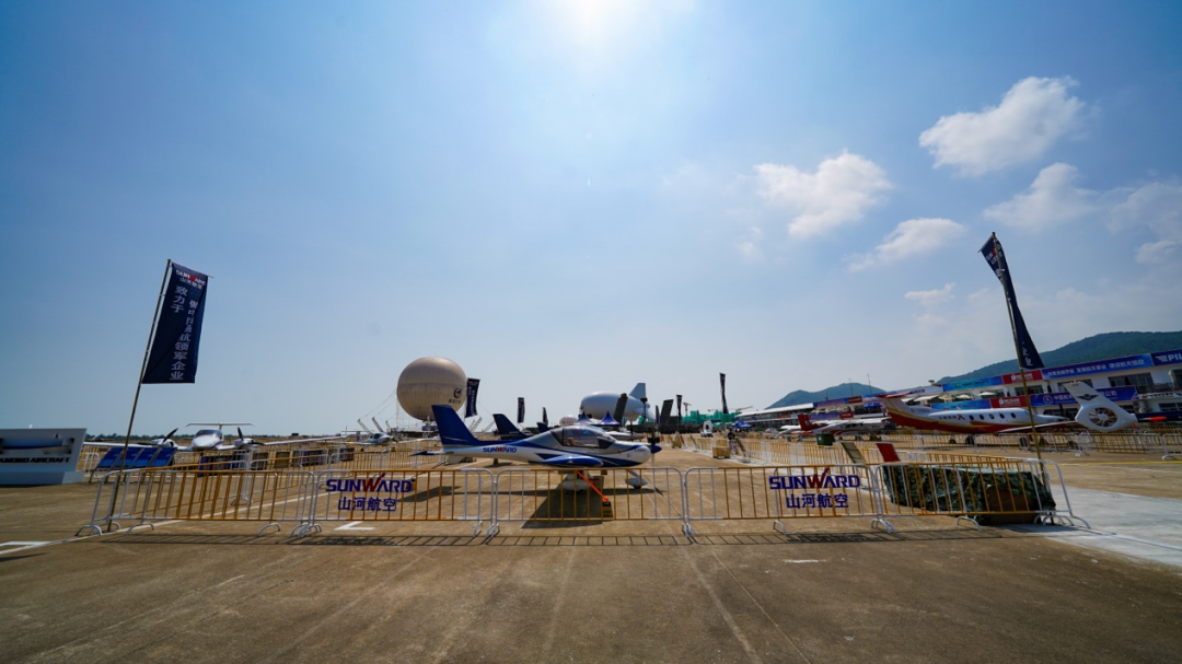 新机、、、航行演出…2021中国航展122cc太阳成航空秀给你看