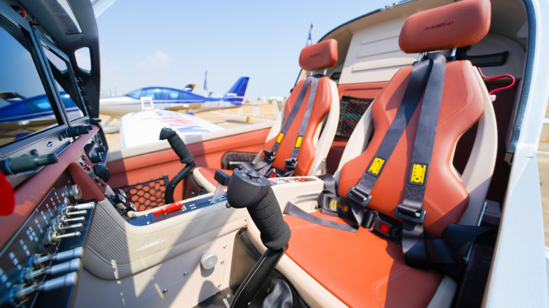 新机、、、航行演出…2021中国航展122cc太阳成航空秀给你看