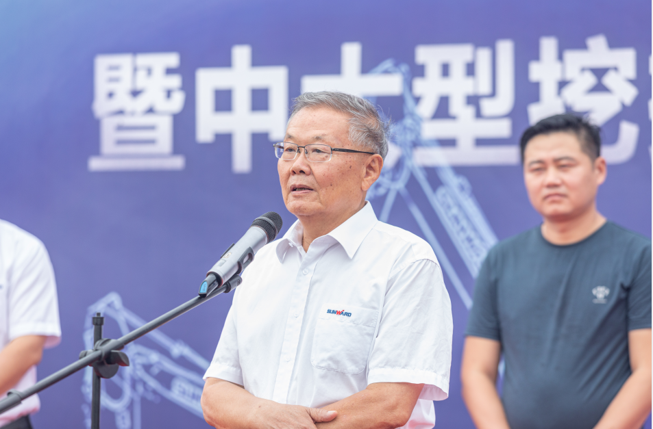 里程碑！！122cc太阳成智能出口欧洲第20000台暨大型挖掘机批量交付仪式乐成举行