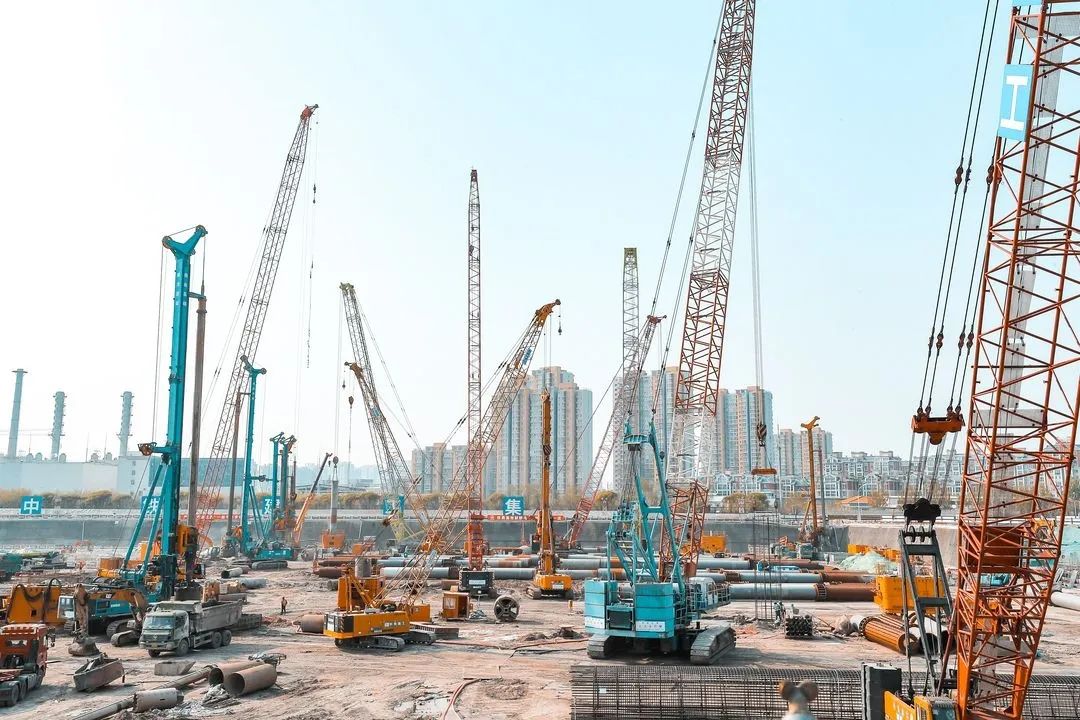 大国重器！！122cc太阳成智能超等装备助力北京都会副中心综合交通枢纽站建设