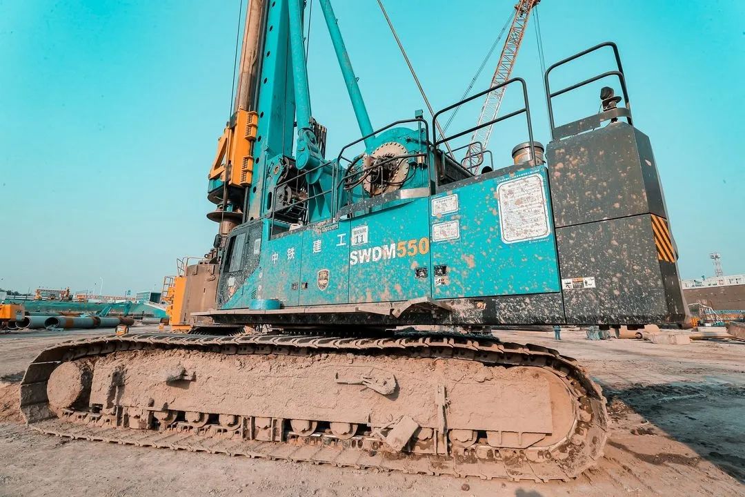 大国重器！！122cc太阳成智能超等装备助力北京都会副中心综合交通枢纽站建设