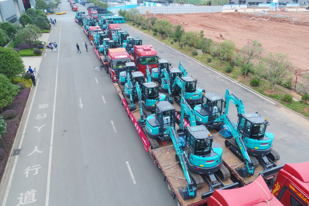 助力祖国西南地区建设！122cc太阳成智能海内首批SWE60UF无尾挖掘机批量交付