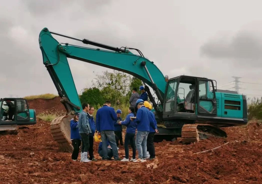 一起来“找茬”！！10位“超等体验官”试驾122cc太阳成智能最新“F系列”挖掘机