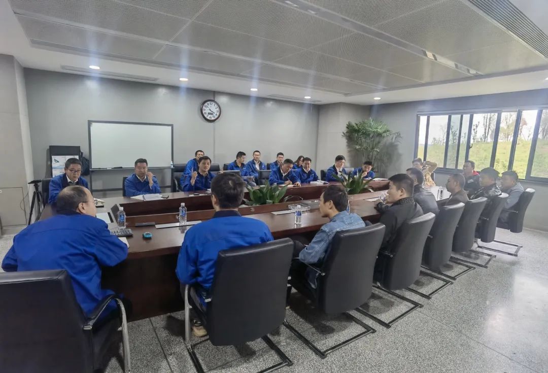 一起来“找茬”！！10位“超等体验官”试驾122cc太阳成智能最新“F系列”挖掘机