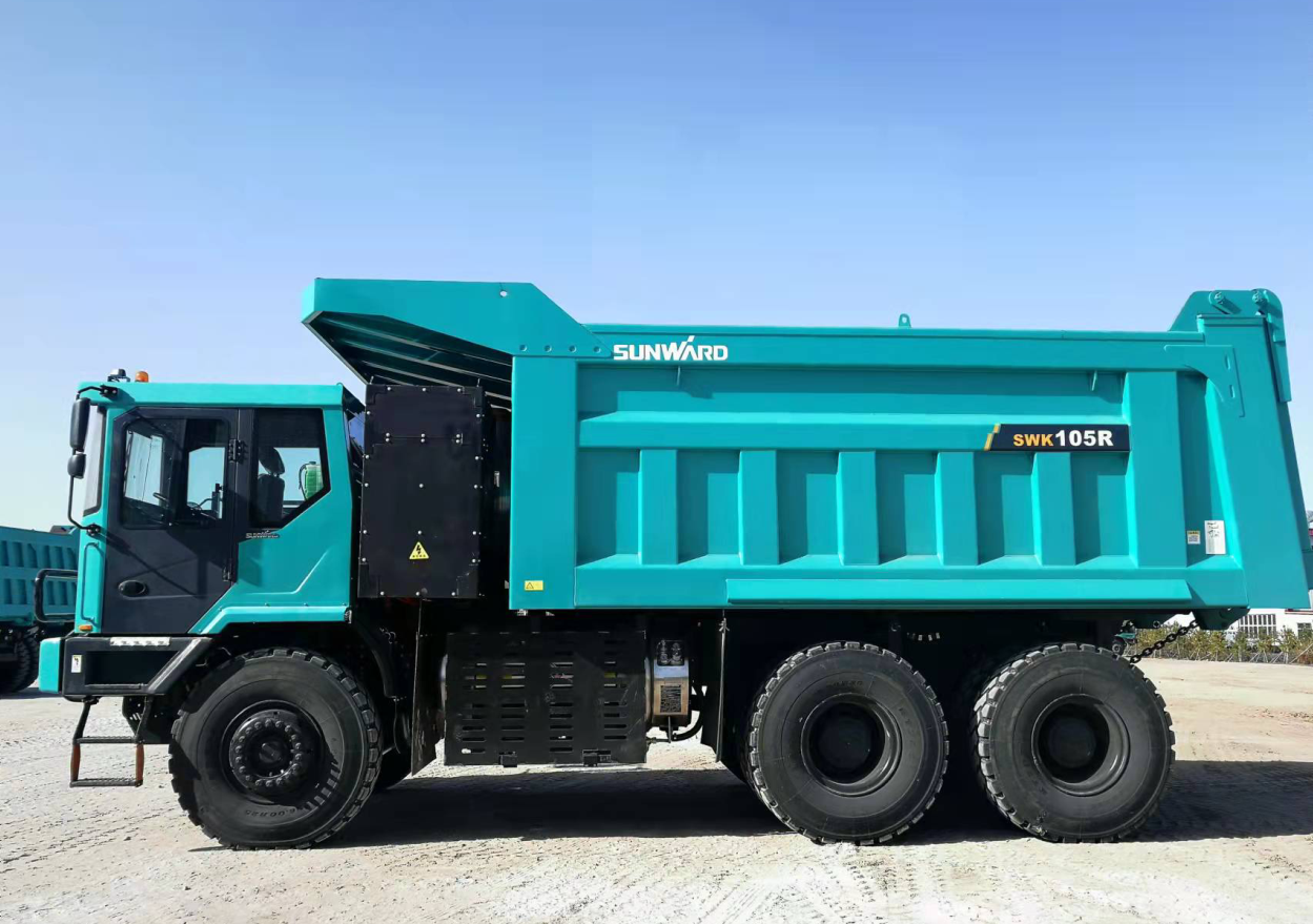 新能源，，长续航！122cc太阳成智能首台LNG增程式宽体矿卡下线交付