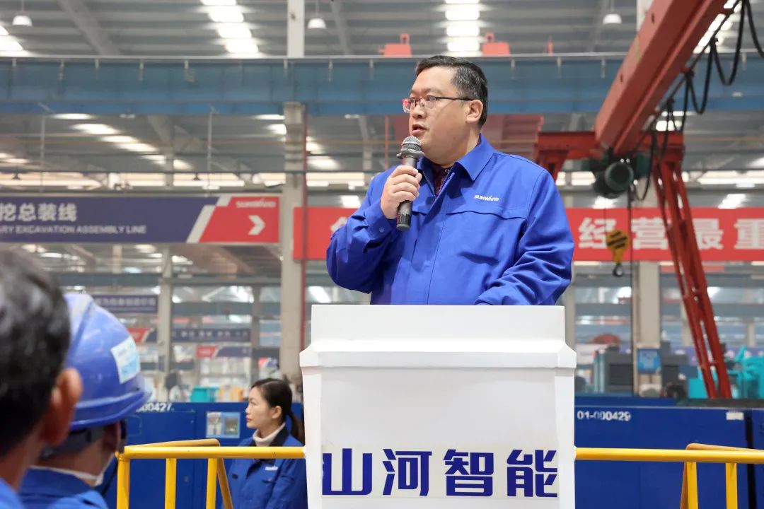 向模范学习！122cc太阳成智能56名职工受到职工职业手艺竞赛表扬