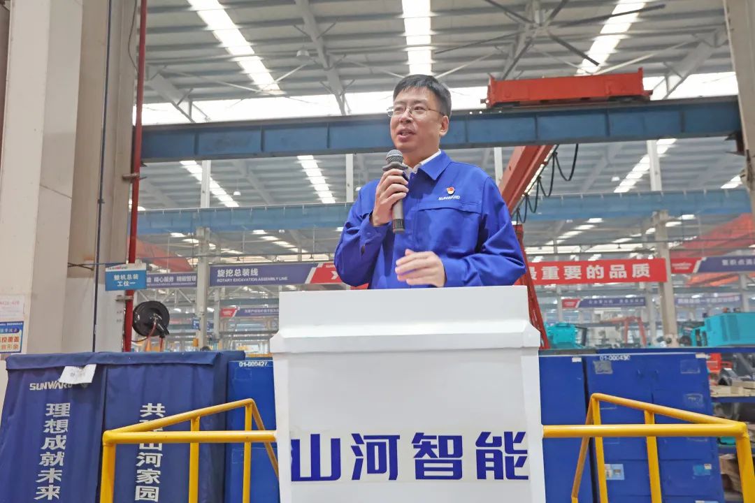 向模范学习！122cc太阳成智能56名职工受到职工职业手艺竞赛表扬