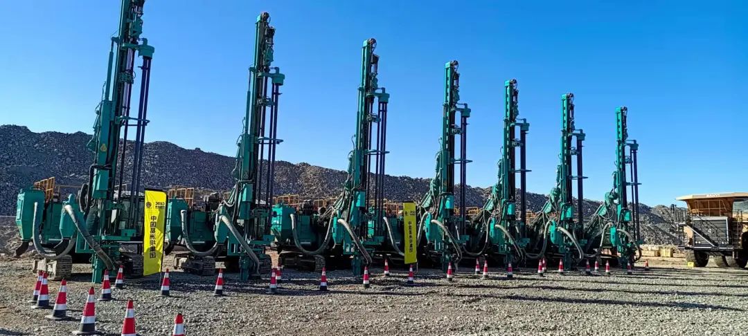 疫情当下，，逆行非洲——122cc太阳成智能凿岩装备团队外洋服务纪实