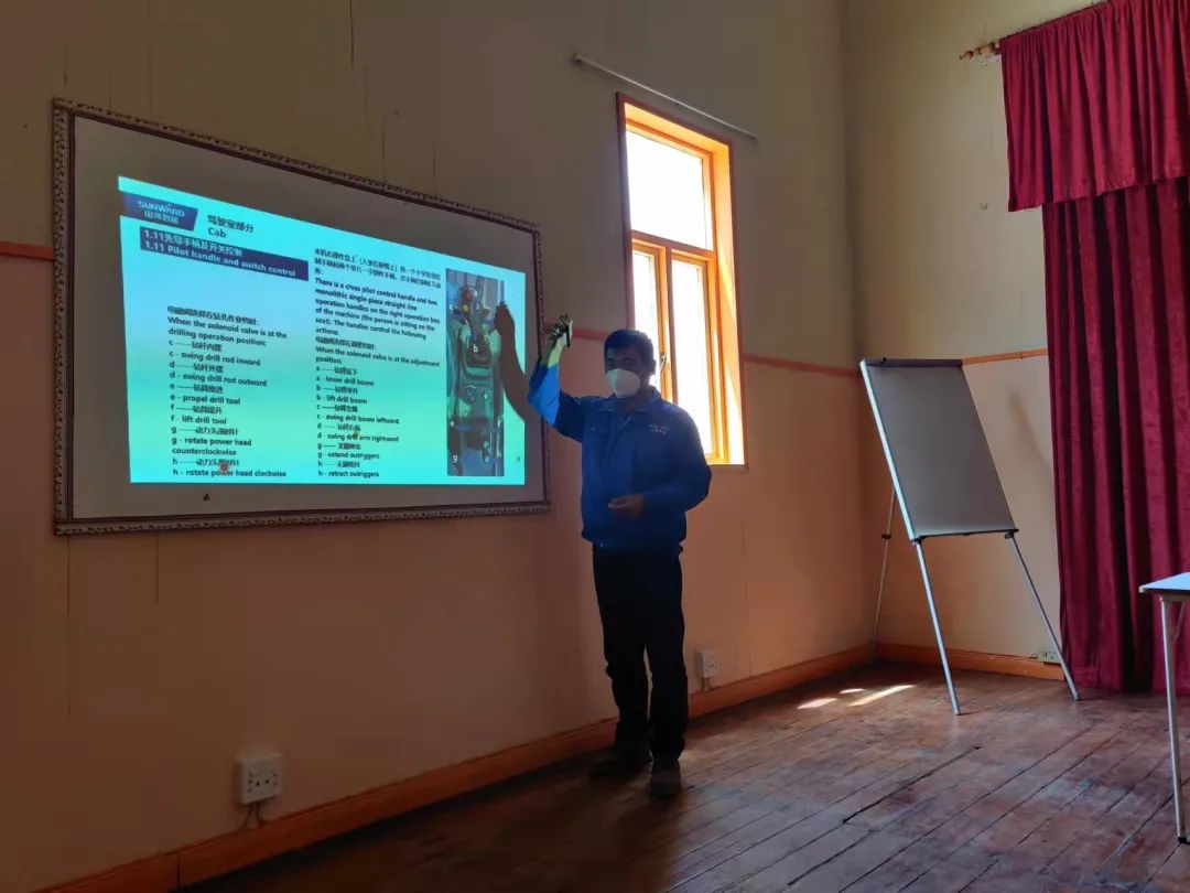 疫情当下，，逆行非洲——122cc太阳成智能凿岩装备团队外洋服务纪实